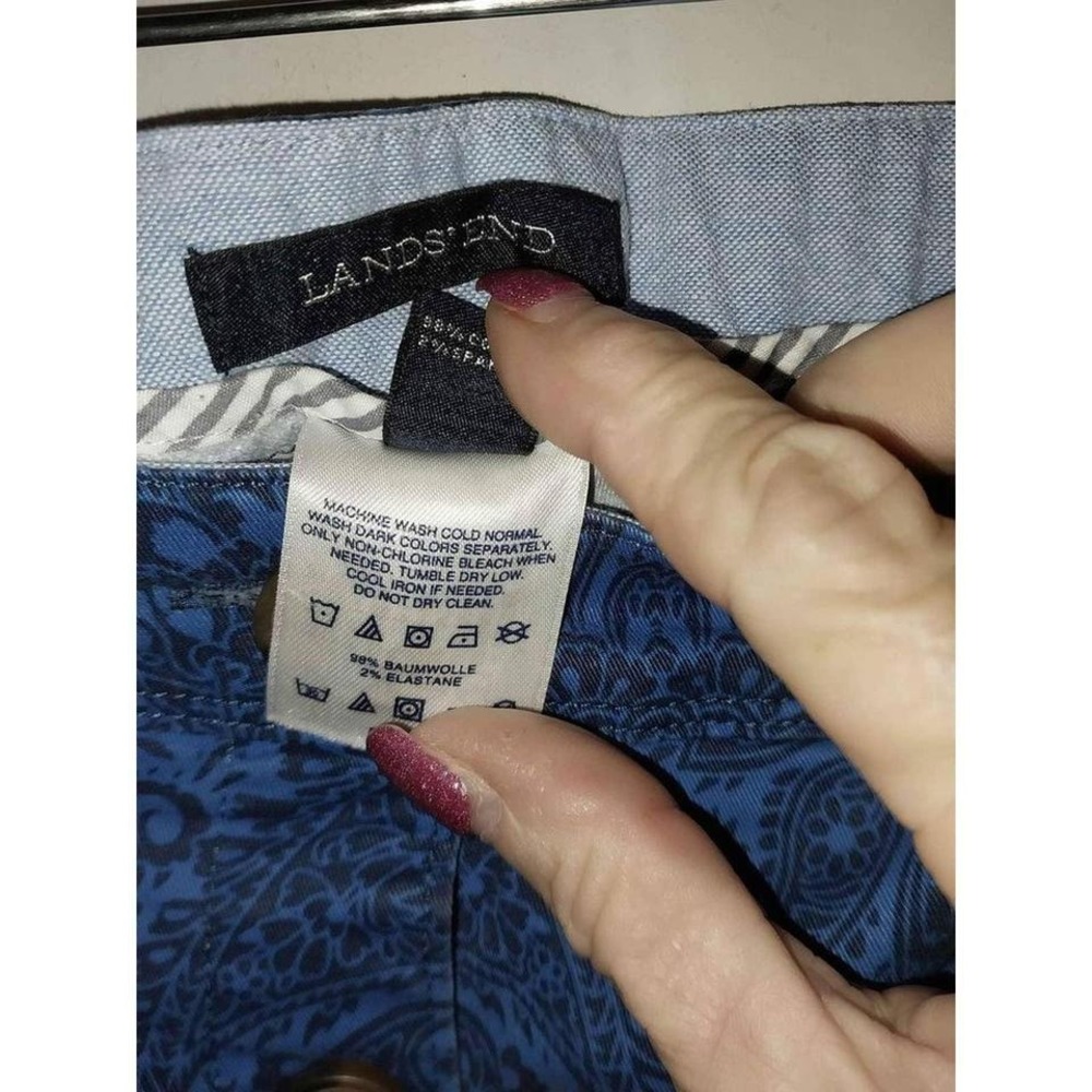 This adorable button down skirt is by Lands End. Size 6 - Picture 4 of 4